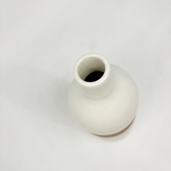 FAH Hand Thrown Oil Cruet Pottery Signed 8.5” X 2.75” Ivory Wood Grain - Picture 4 of 6